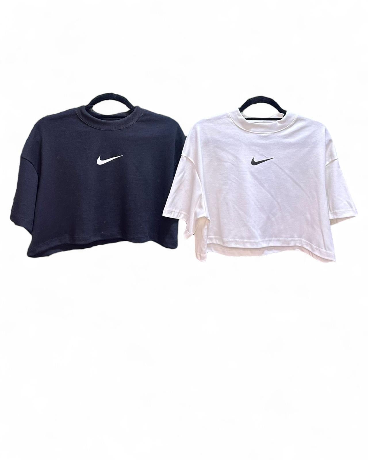 Cropped Oversized Premium - Nike Black and White ES