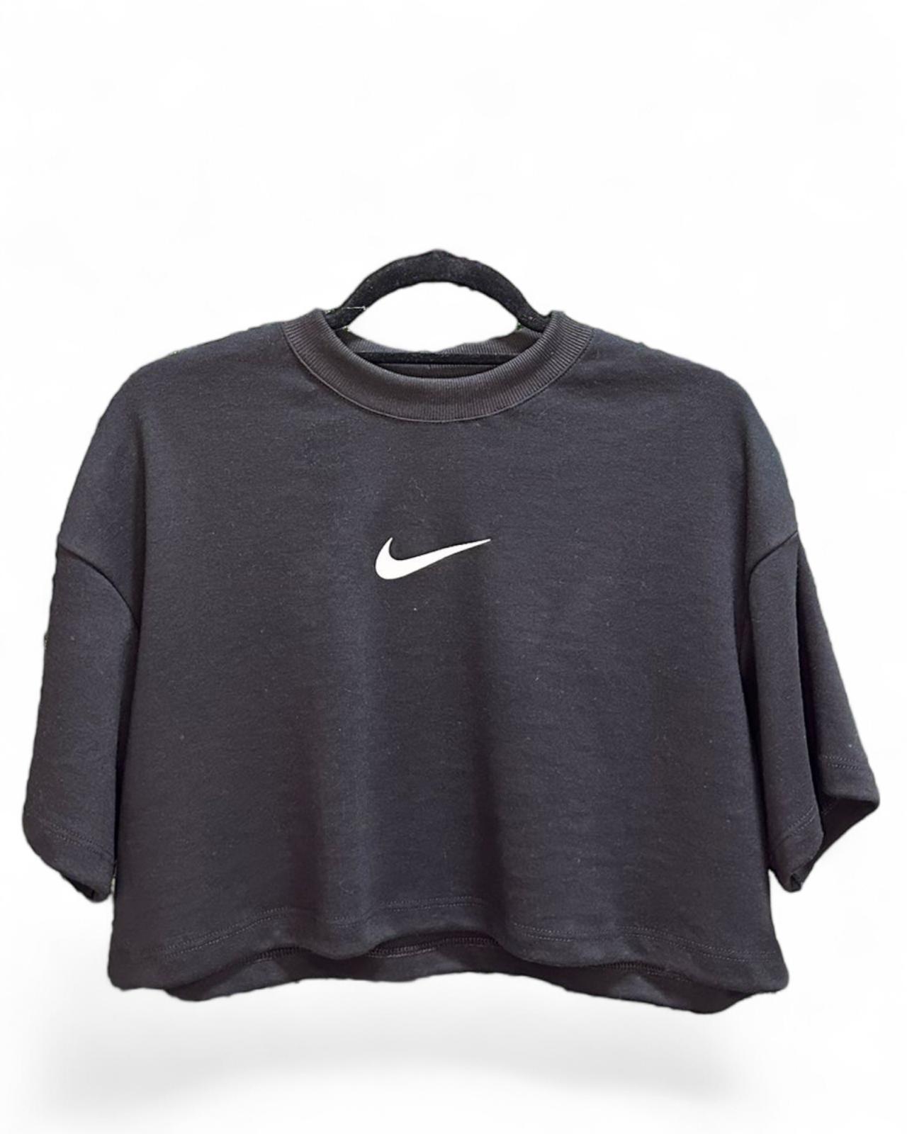 Cropped Oversized Premium - Nike Black and White ES